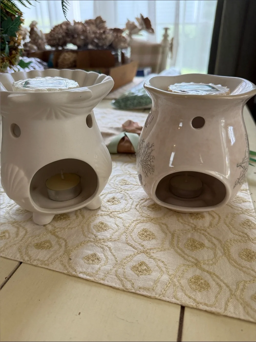 Yankee Candle Cream and White Ceramic Wax Warmers - Set of 2